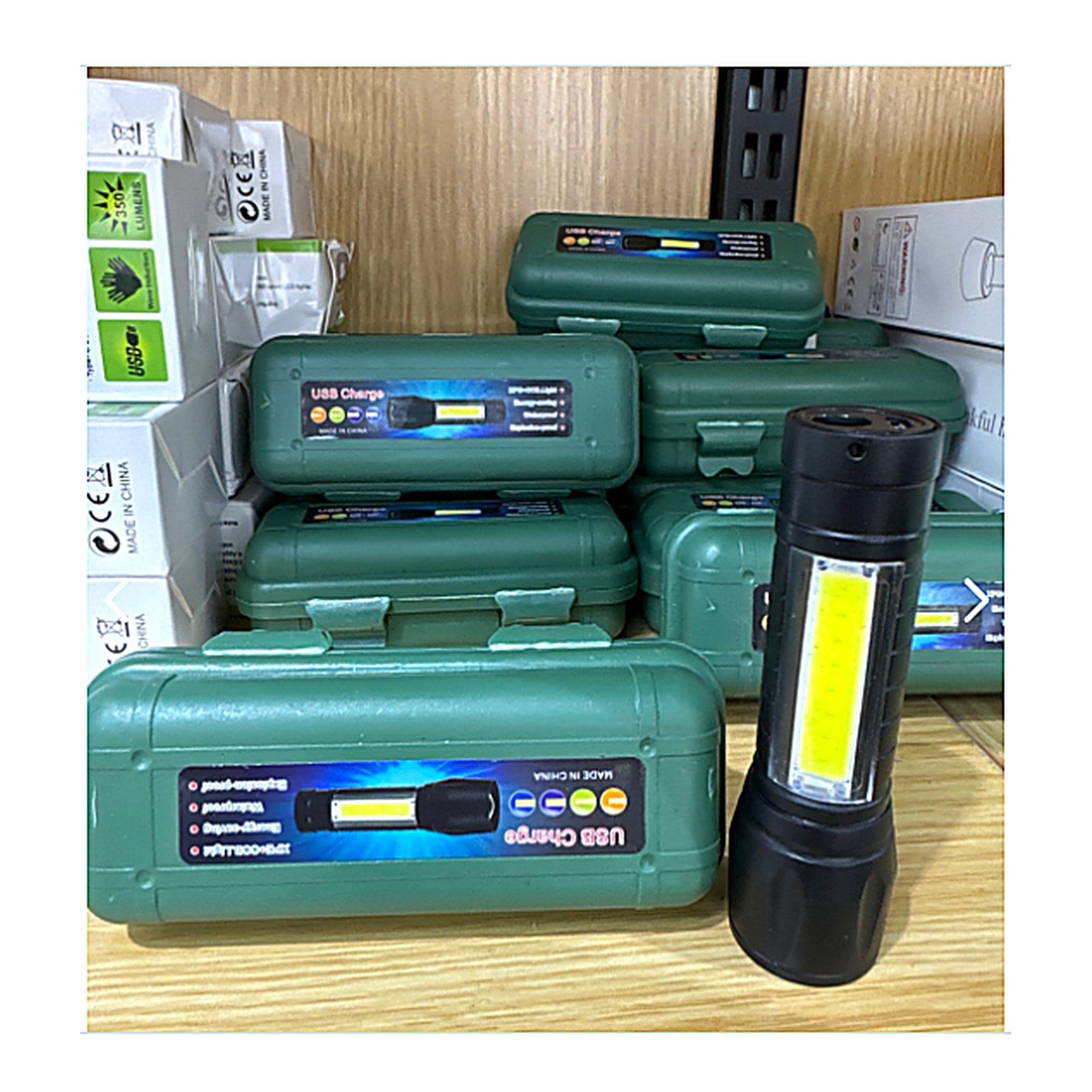 Mini Linterna LED Recargable USB con Zoom y Luz COB — estuche rígido USB